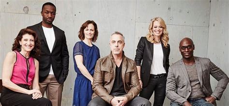 Season 1 bosch cast - Bosch and Sgt. Amy Snyder uncover a key piece of evidence that could compromise the entire Elias investigation. Edgar and Robertson are rocked by personal disappointment. Irving exposes his enemies. Bosch stalks the suspected Elias killer on his own, and comes face to face with his past. 9.2/10.